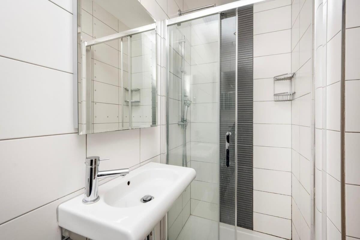Charming Chelsea Studio Your Cozy Urban Retreat لندن المظهر الخارجي الصورة