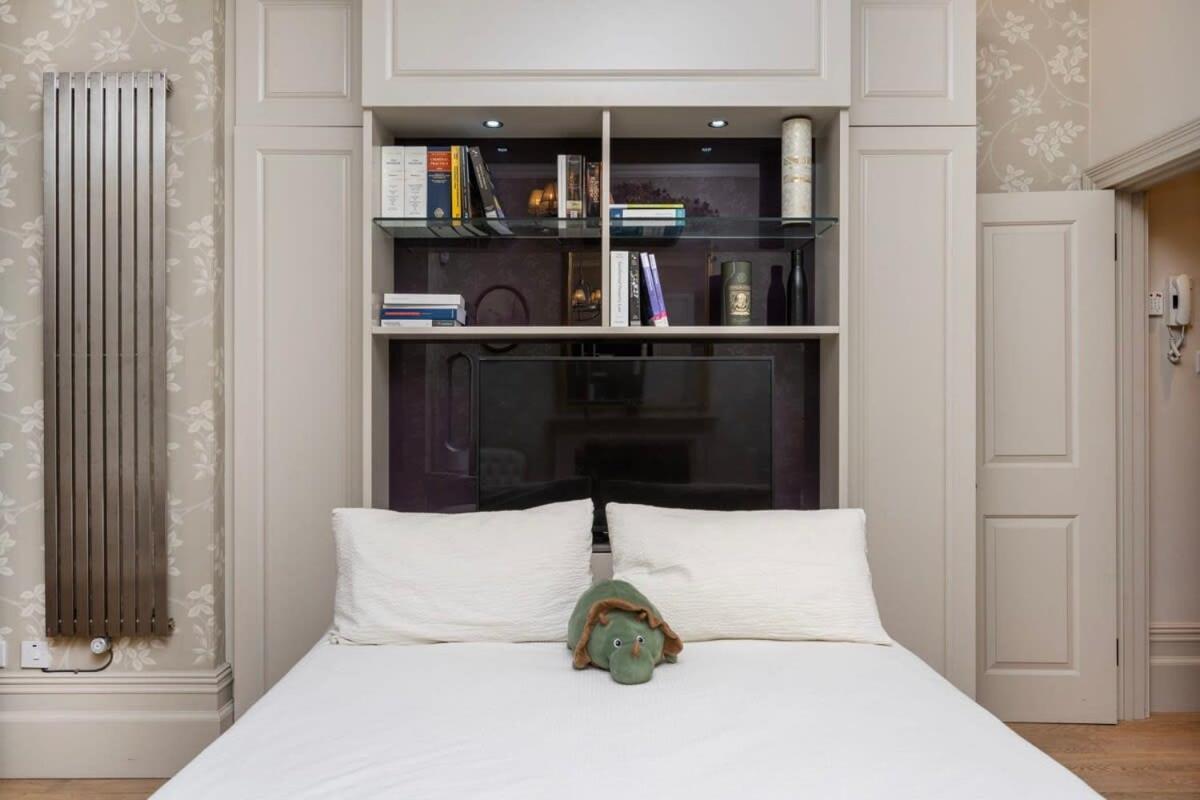 Charming Chelsea Studio Your Cozy Urban Retreat لندن المظهر الخارجي الصورة