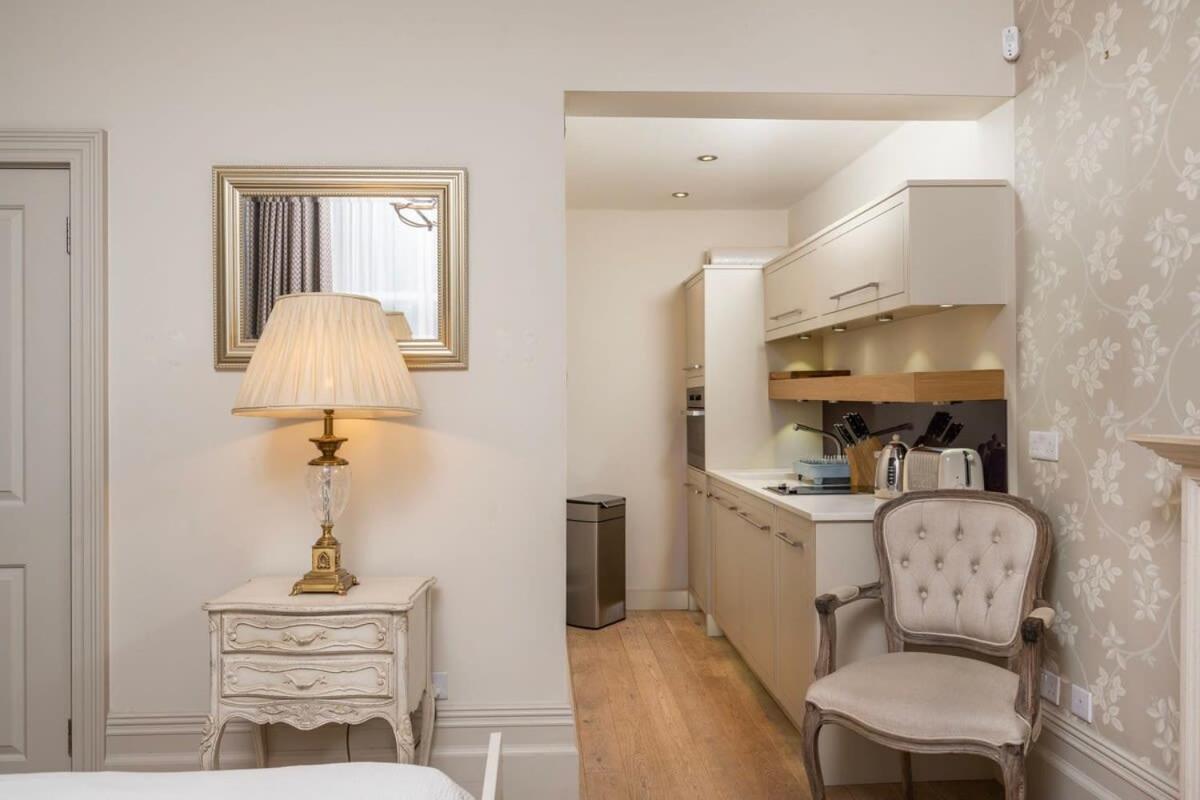 Charming Chelsea Studio Your Cozy Urban Retreat لندن المظهر الخارجي الصورة