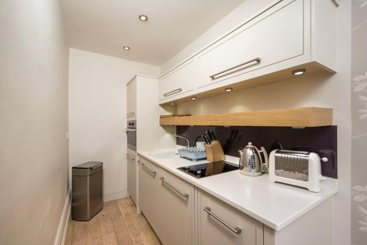 Charming Chelsea Studio Your Cozy Urban Retreat لندن المظهر الخارجي الصورة